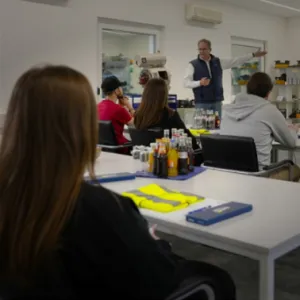 MTS Mitarbeiter in einer Schulung
