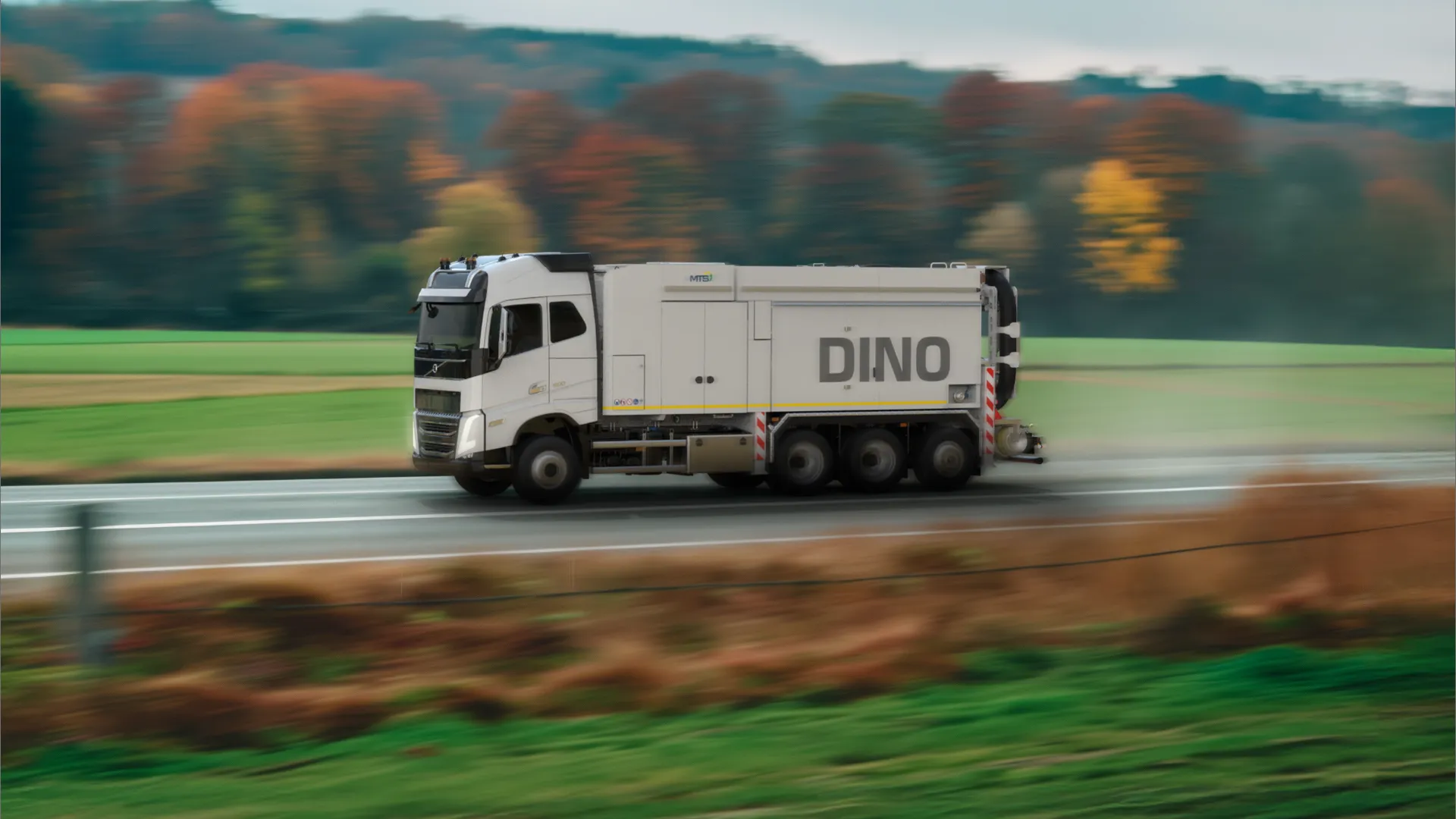 DINO fährt auf Straße